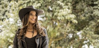 Shopping Costa Dourada promove apresentação da cantora Elayne neste sábado (12)