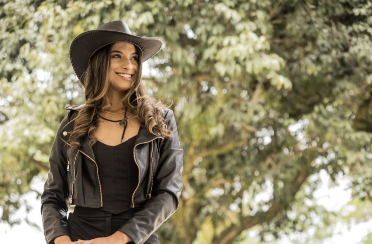 Shopping Costa Dourada promove apresentação da cantora Elayne neste sábado (12)