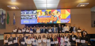 Câmara do Recife presta homenagem a 39 Profissionais de Educação Física