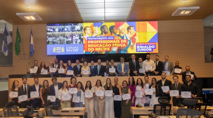 Câmara do Recife presta homenagem a 39 Profissionais de Educação Física
