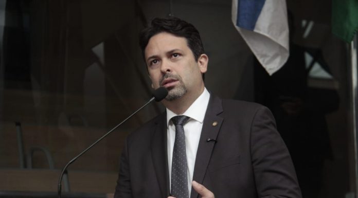 Felipe Alecrim, Vereador de Recife, denuncia abandono de pessoas em situação de rua e desafia Prefeitura a apresentar projetos