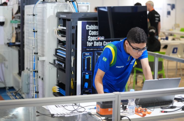 Aluno do SENAI-PE conquista medalha por excelência na WorldSkills 2026