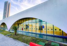 Recife Expo Center ganha iluminação especial em apoio ao Outubro Rosa