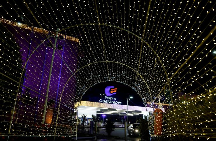 Doce Natal: Shopping Guararapes abre temporada natalina com decoração interativa e experiências para toda a família
