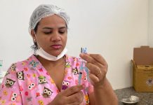 Olinda inicia vacinação com Pneumo 20 para idosos com mais de 85 anos, em ação no Shopping Patteo