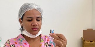 Olinda inicia vacinação com Pneumo 20 para idosos com mais de 85 anos, em ação no Shopping Patteo