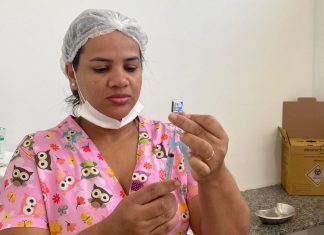 Olinda inicia vacinação com Pneumo 20 para idosos com mais de 85 anos, em ação no Shopping Patteo