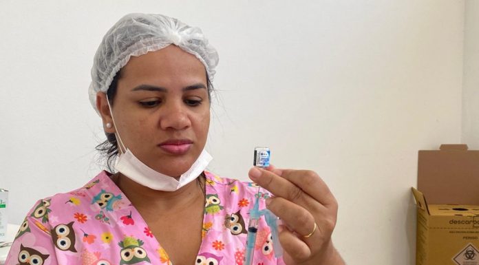Olinda inicia vacinação com Pneumo 20 para idosos com mais de 85 anos, em ação no Shopping Patteo