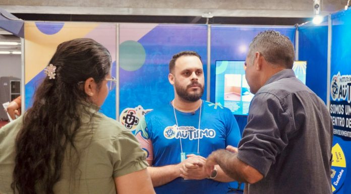 Instituto do Autismo marca presença na HospitalMed, com stand voltado à conscientização sobre o TEA