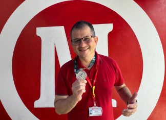 Professor Ronaldo Queiroz, do Mackenzie Agnes é premiado no 1° Torneio de Professores da Olimpíada de Português