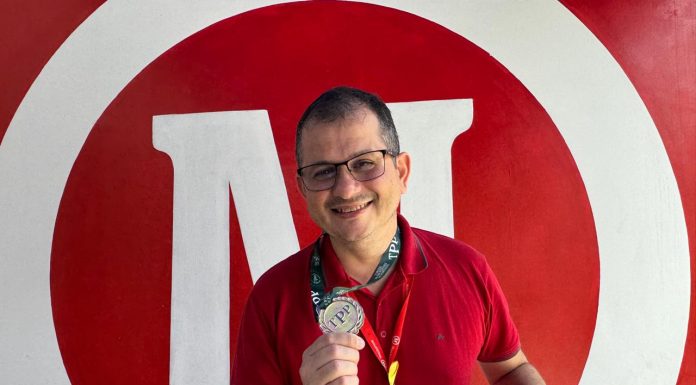 Professor Ronaldo Queiroz, do Mackenzie Agnes é premiado no 1° Torneio de Professores da Olimpíada de Português