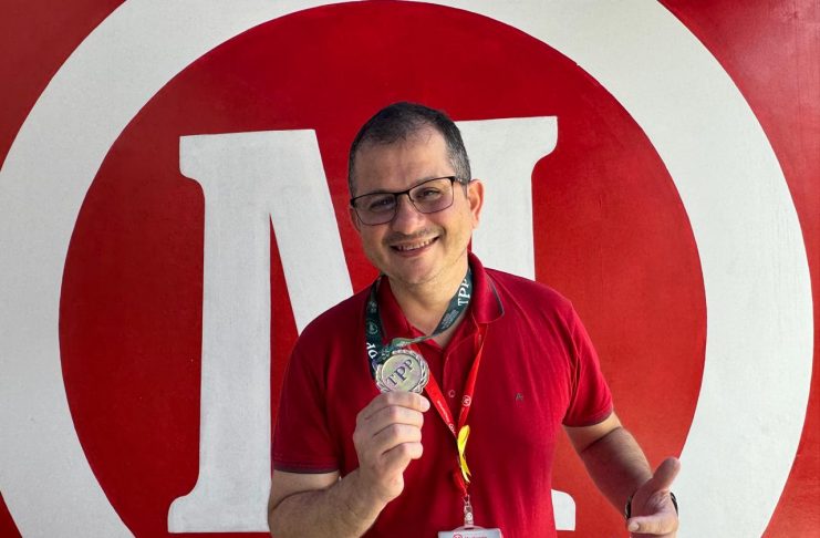Professor Ronaldo Queiroz, do Mackenzie Agnes é premiado no 1° Torneio de Professores da Olimpíada de Português